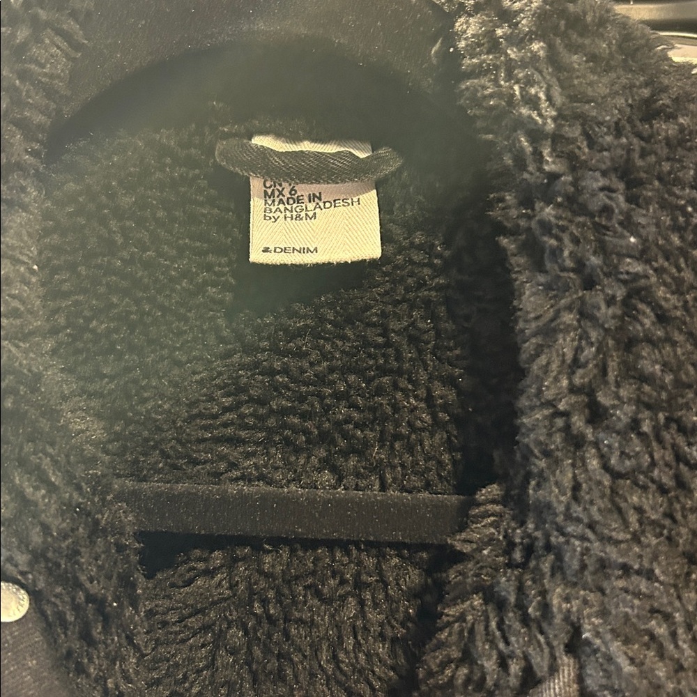 Women’s Black Sherpa-Lined Denim Jacket - Picture 9 of 9